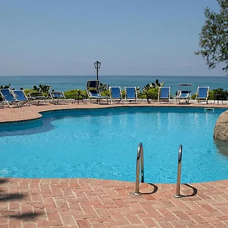 In With Outdoor Swimming Pool Parghelia